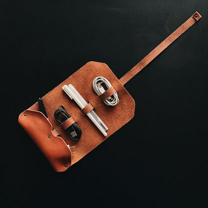 Lo Esencial - Leather Roll