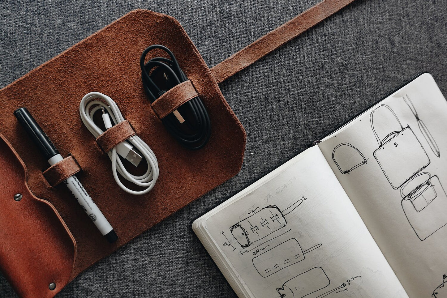 Lo Esencial - Leather Roll