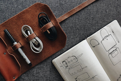Lo Esencial - Leather Roll