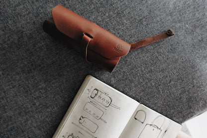 Lo Esencial - Leather Roll