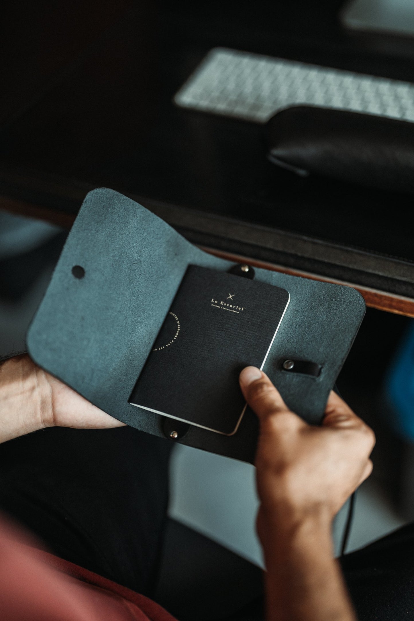 Lo Esencial - Notebook Cover