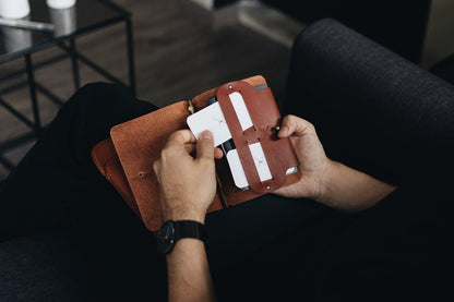 Lo Esencial - Passport Wallet
